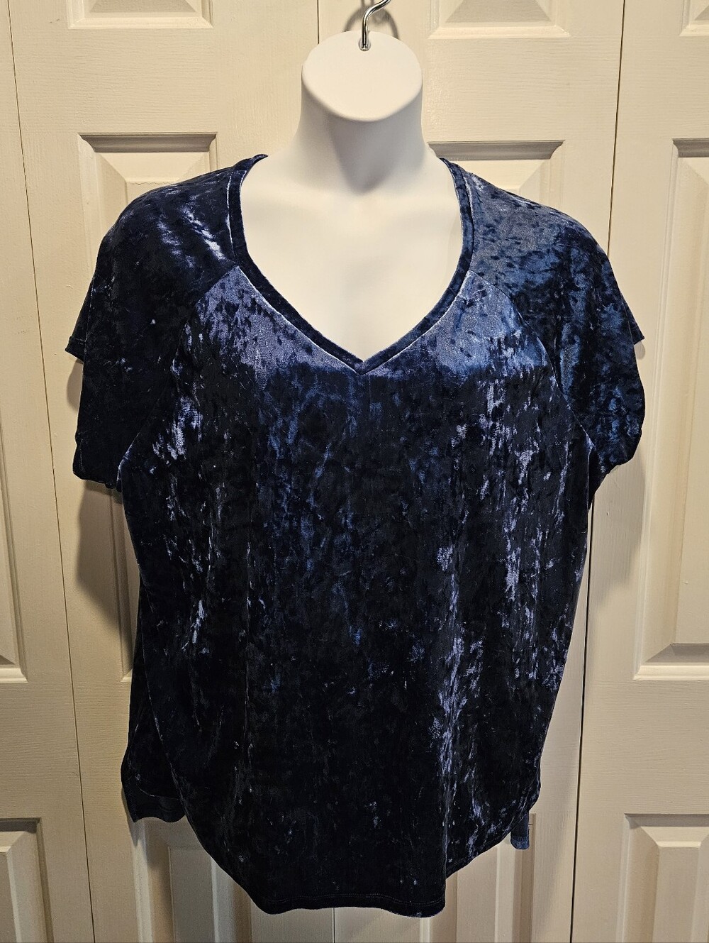 Ellos Stretch Crushed Velour V-Neck Short Sleeve Tee